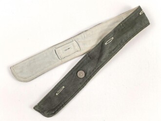 Kragenbinde für eine Feldbluse des Heeres, Gemessen vom jeweils äusseren Ende Knopfloch 46cm