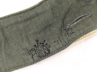 Kragenbinde für eine Feldbluse des Heeres, Gemessen vom jeweils äusseren Ende Knopfloch 46cm