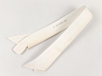 Kragen für das weisse Hemd der Offiziere, gemessen...