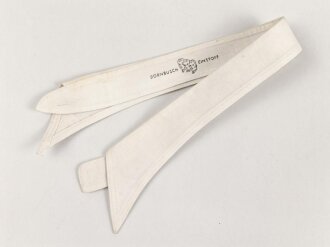 Kragen für das weisse Hemd der Offiziere, gemessen vom jeweils äusseren Ende Knopfloch 41cm