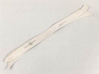 Kragen für das weisse Hemd der Offiziere, gemessen vom jeweils äusseren Ende Knopfloch 41cm