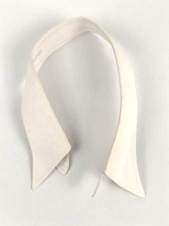 Kragen für das weisse Hemd der Offiziere, gemessen...