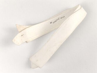 Kragen für das weisse Hemd der Offiziere, gemessen...