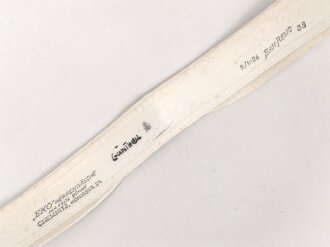 Kragen für das weisse Hemd der Offiziere, gemessen vom jeweils äusseren Ende Knopfloch 39cm