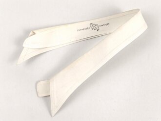Kragen für das weisse Hemd der Offiziere, gemessen vom jeweils äusseren Ende Knopfloch 41cm