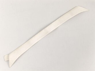 Kragen für das weisse Hemd der Offiziere, gemessen vom jeweils äusseren Ende Knopfloch 41cm