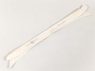 Kragen für das weisse Hemd der Offiziere, gemessen vom jeweils äusseren Ende Knopfloch 40cm