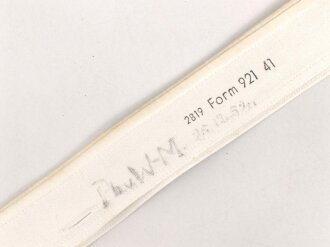 Kragen für das weisse Hemd der Offiziere, gemessen vom jeweils äusseren Ende Knopfloch 40cm