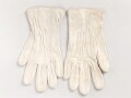 Paar weisse Handschuhe für Offiziere aus Stoff, gebraucht, ungereinigt