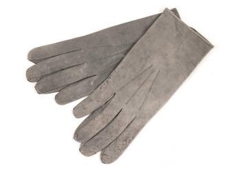 Paar  Handschuhe für Offiziere aus grauem Nappaleder, datiert 1942