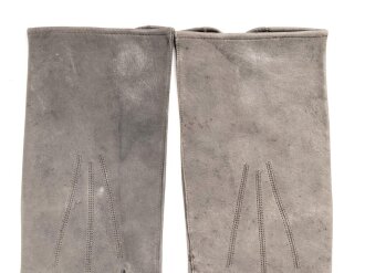 Paar  Handschuhe für Offiziere aus grauem Nappaleder, datiert 1942