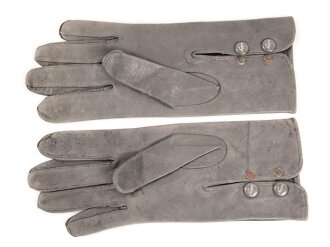 Paar  Handschuhe für Offiziere aus grauem Nappaleder, datiert 1942