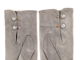 Paar  Handschuhe für Offiziere aus grauem Nappaleder, datiert 1942