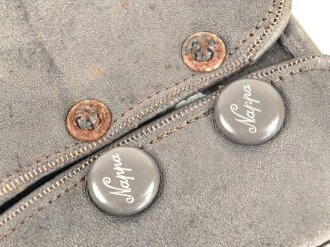 Paar  Handschuhe für Offiziere aus grauem Nappaleder, datiert 1942