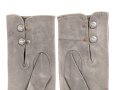 Paar  Handschuhe für Offiziere aus grauem Nappaleder, datiert 1942