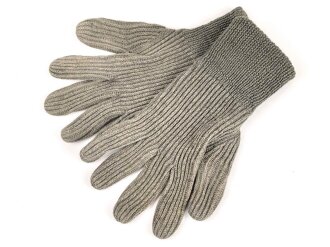 Paar Strickhandschuhe Wehrmacht mit drei Grössenstreifen. Leicht gebraucht, gut