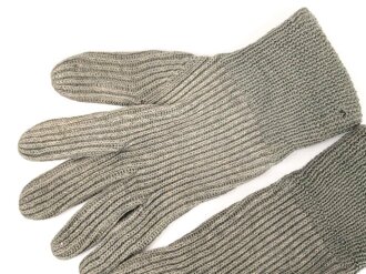Paar Strickhandschuhe Wehrmacht mit drei Grössenstreifen. Leicht gebraucht, gut