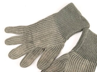 Paar Strickhandschuhe Wehrmacht mit drei Grössenstreifen. Leicht gebraucht, gut