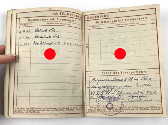 Wehrpaß Heer, eingestellt am  15.3.37 bei Sanitätsstaffel Detmold.