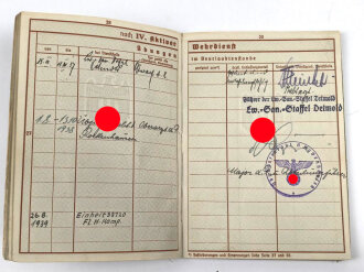 Wehrpaß Heer, eingestellt am  15.3.37 bei Sanitätsstaffel Detmold.