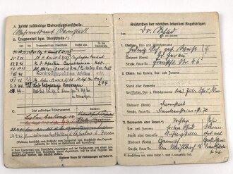 Wehrpaß Heer, eingestellt am  15.3.37 bei Sanitätsstaffel Detmold.