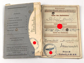 Wehrpaß Heer, eingestellt am  15.3.37 bei Sanitätsstaffel Detmold.