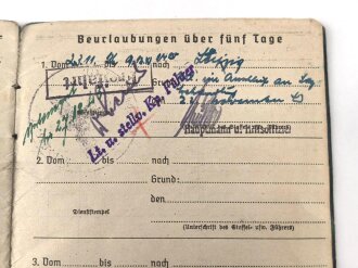 Soldbuch Luftwaffe , ausgestellt am 2.10.1943 bei Luftgau Paris.
