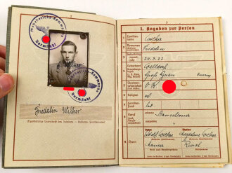 Wehrpaß Heer, eingestellt am 3.10.41 bei Nebel Ersatz Abteilung 4 Bremen.