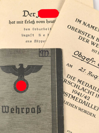 Wehrpaß Heer, ausgestellt am 30.8.1939 bei Pionier Ersatz Btl. 9 Hanau, dazu zwei Verleihungsurkunden