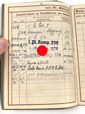 Wehrpaß Heer, ausgestellt am 30.8.1939 bei Pionier Ersatz Btl. 9 Hanau, dazu zwei Verleihungsurkunden