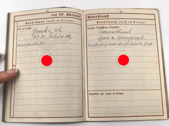 Wehrpaß Heer, ausgestellt am 30.8.1939 bei Pionier Ersatz Btl. 9 Hanau, dazu zwei Verleihungsurkunden