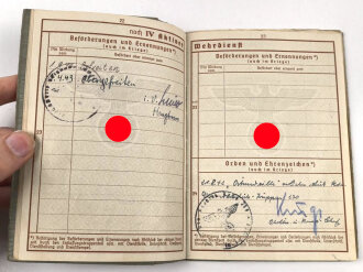 Wehrpaß Heer, ausgestellt am 30.8.1939 bei Pionier Ersatz Btl. 9 Hanau, dazu zwei Verleihungsurkunden