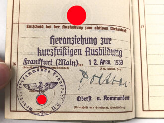 Wehrpaß Heer, ausgestellt am 30.8.1939 bei Pionier Ersatz Btl. 9 Hanau, dazu zwei Verleihungsurkunden