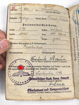 Soldbuch Luftwaffe , ausgestellt 1.9.1940 bei Landesschützen Ausbildungs Kompanie Detmold.