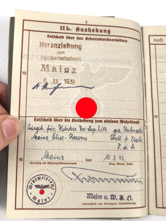 Wehrpaß Heer, eingvestellt am 5.6.1940 bei Kraftfahr Ersatz Abteilung 12.