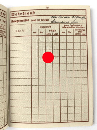 Wehrpaß Heer eingestellt am 4.11.1937 bei MG Kompanie Infanterie Regiment 13 Ludwigsburg.