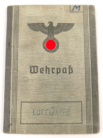 Wehrpaß  Luftwaffe, eingestellt am 10.5.1941 bei Fliegerhorstkompanie Liegnitz.
