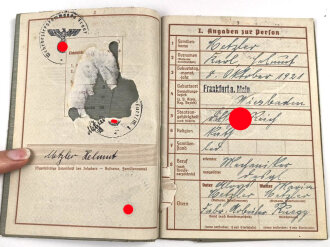 Wehrpaß  Luftwaffe, eingestellt am 10.5.1941 bei Fliegerhorstkompanie Liegnitz.