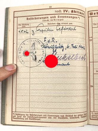 Wehrpaß  Luftwaffe, eingestellt am 10.5.1941 bei Fliegerhorstkompanie Liegnitz.