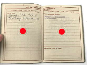 Wehrpaß Luftwaffe, eingestellt am 16.10.40 bei Flieger Ausbildungs Regiment 12 Königsberg.