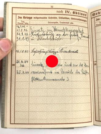 Wehrpaß Luftwaffe, eingestellt am 16.10.40 bei Flieger Ausbildungs Regiment 12 Königsberg.