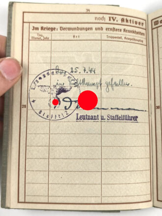 Wehrpaß Luftwaffe, eingestellt am 16.10.40 bei Flieger Ausbildungs Regiment 12 Königsberg.