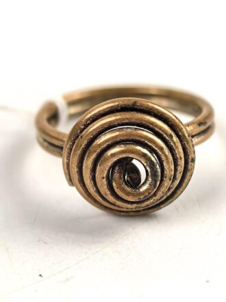 Westwall Fingerring, stark getragenes Stück, Höhe  15mm