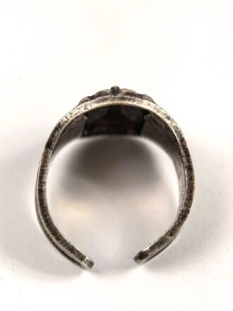 "Paris" Fingerring in gutem Zustand, Höhe  18mm