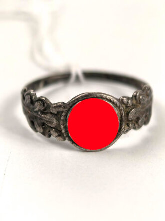 "Turnerbund" Fingerring in gutem Zustand, Höhe  9mm. Kein Hakenkreuz oder Sonnenrad, sondern vier "F" für "Frisch, Fromm, Fröhlich, Frei" dem Wahlspruch der deutschen Turner