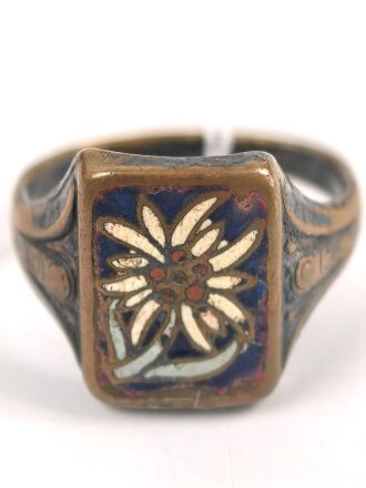 "Edelweiss" Fingerring,  getragenes Stück, Höhe 16mm