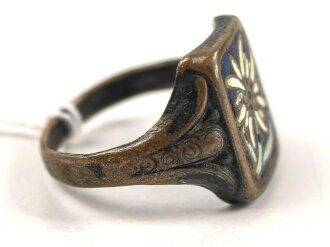 "Edelweiss" Fingerring,  getragenes Stück, Höhe 16mm