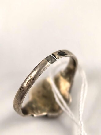 "Hakenkreuz" Fingerring für Damen, stark getragenes Stück, Höhe 9m