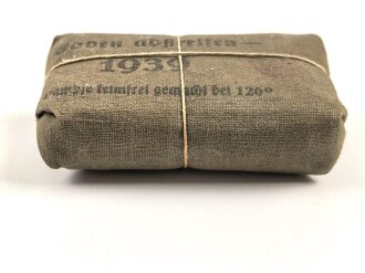 Verbandpäckchen Wehrmacht für den Verbandkasten und die Verbandspäckchentasche der Feldbluse. Kleines Modell datiert 1939