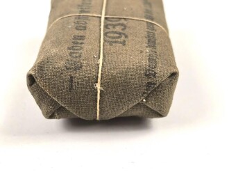 Verbandpäckchen Wehrmacht für den Verbandkasten und die Verbandspäckchentasche der Feldbluse. Kleines Modell datiert 1939